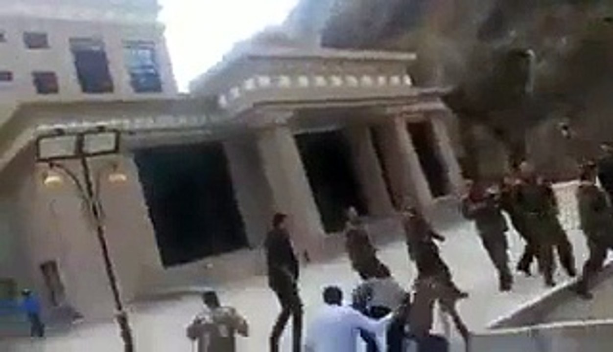 Footage from Tibet of the moment a massive earthquake struck Nepal and the Himalayas - Watch live streaming & best colle