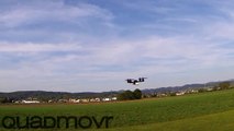 Un drone effectue un vol très acrobatique