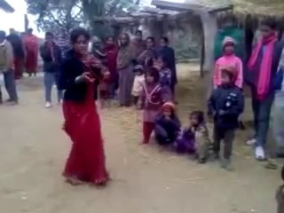 DESI  INDIAN VILLAGE GIRL DANCE  ON ROAD