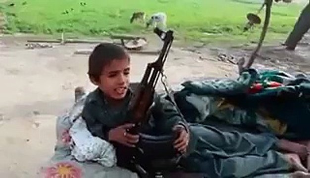 Iss bachay ke awaz check karay, urdu funny, punjabi funny, pakistani funny indian funny videos