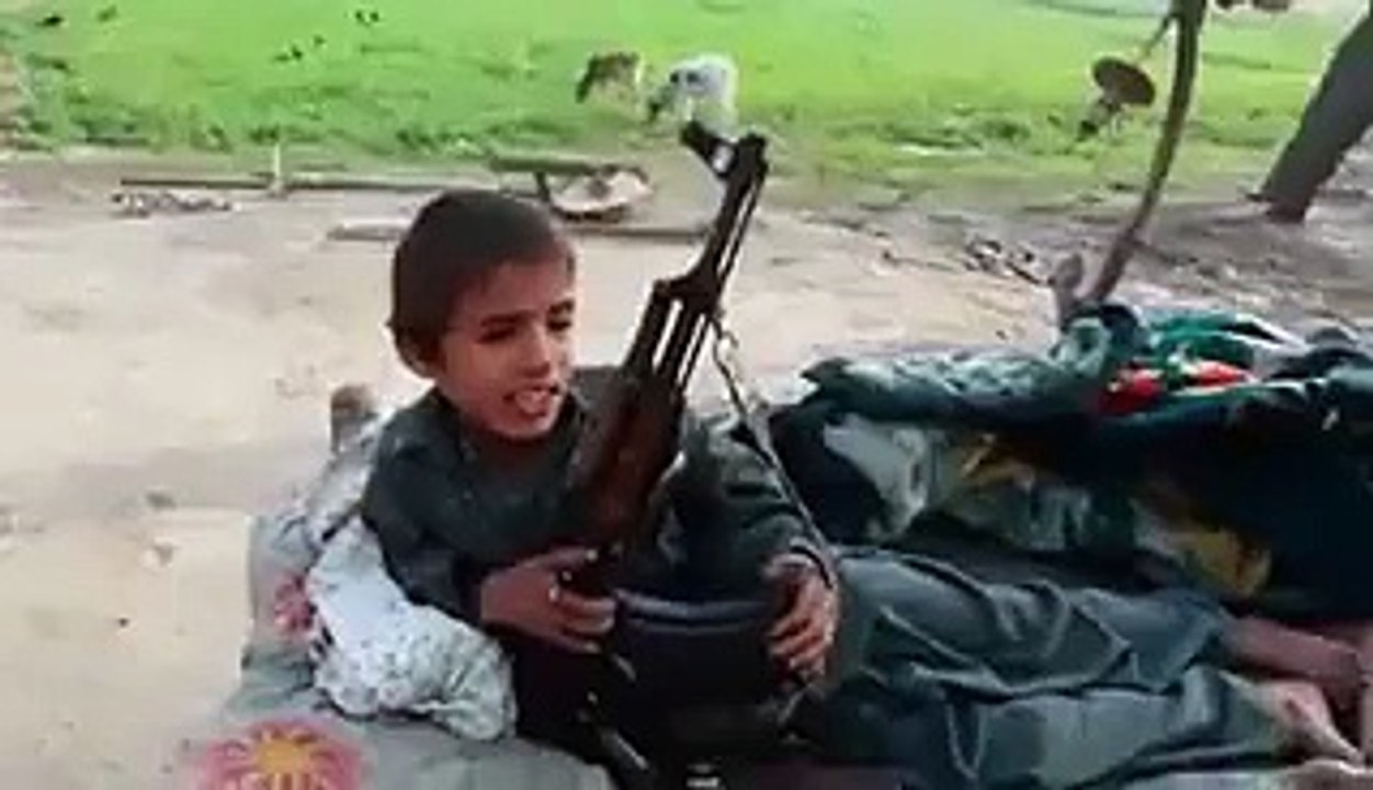 Iss bachay ke awaz check karay, urdu funny, punjabi funny, pakistani funny indian funny videos