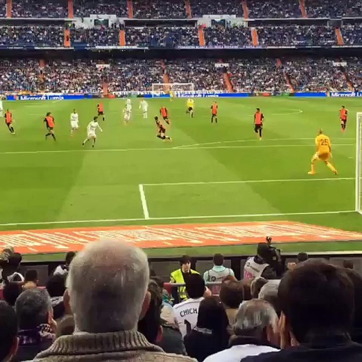 Tribün çekimi ile James Rodriguez'in golü