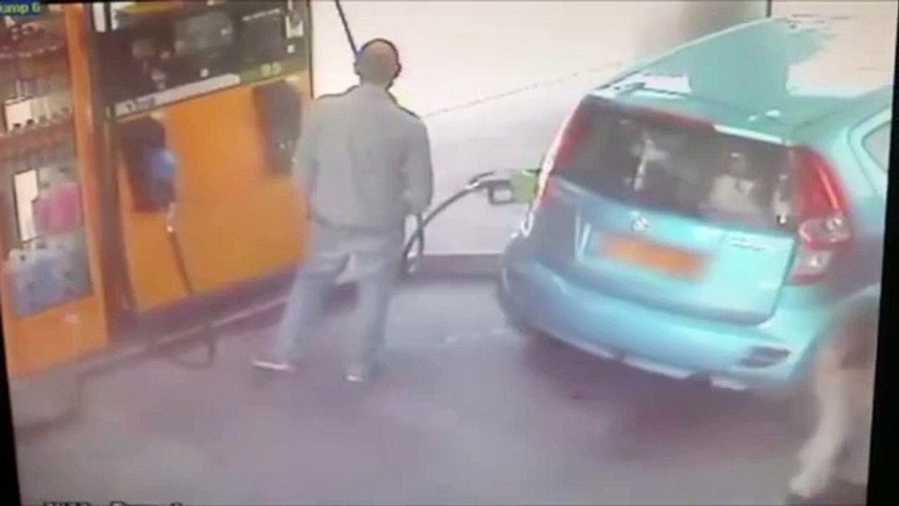 Il refuse de donner une cigarette à une pyromane dans une station-service