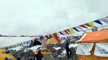 Hit by Avalanche in Everest Basecamp | A German climber captured the Mount Everest avalanche that killed at least 18 ppl