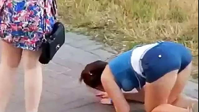 Малолетка исполняет по полной программе!