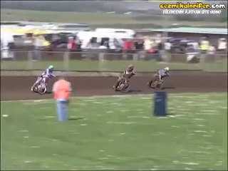 Küfür Eden Seyirciye Kızıp Üstüne Giden Motor