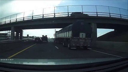 Sabırsız sürücü ile sol şeridi sürekli işgal eden sürücünün sonu