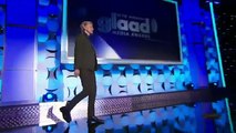 Ellen DeGeneres presents the Vanguard Award to Kerry Washington