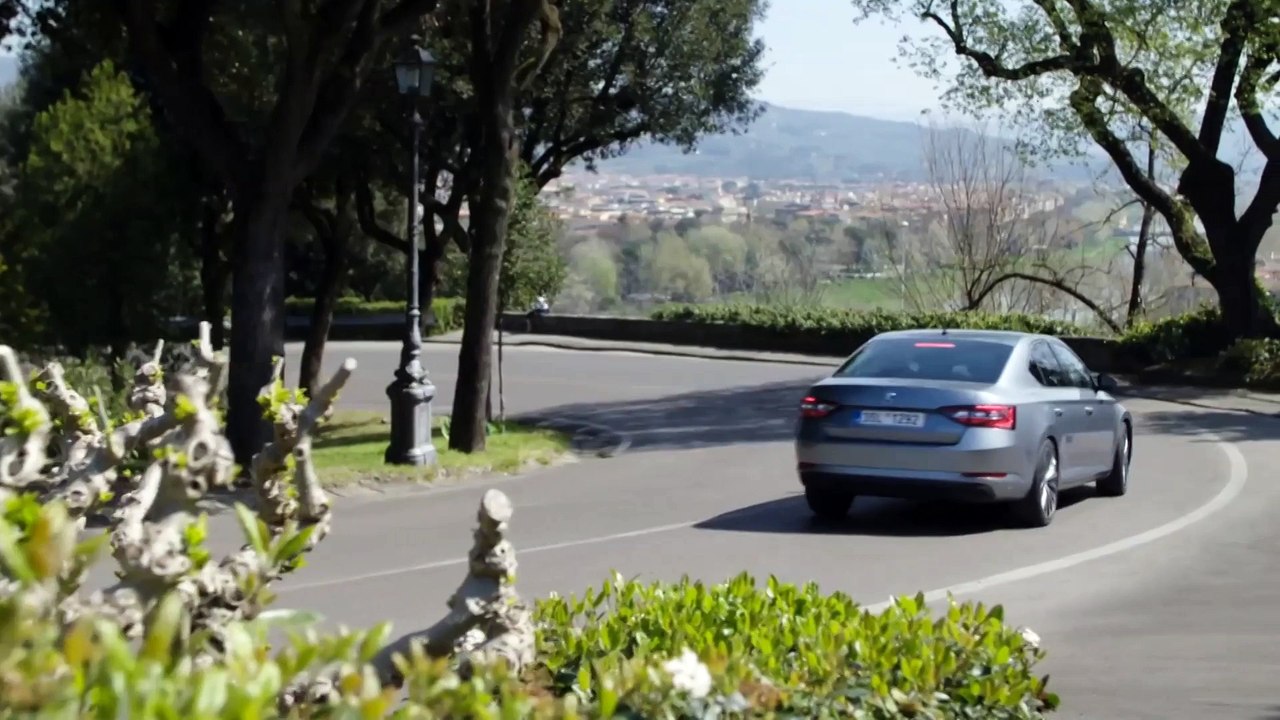 TRAILER Novo Skoda Superb 2016 120 cv-280 cv