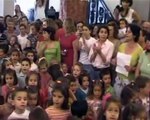 Los niños de Almonte le cantan a la Virgen del Rocío