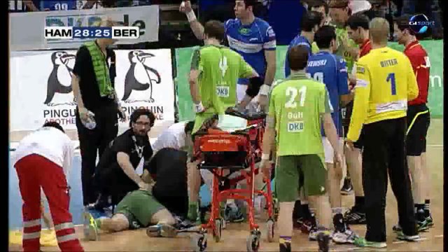 Handball horror :Torsten Jansen vs Ivan Nincevic/HSV Hamburg-Füchse Berlin Hanball Bundesliga 2013