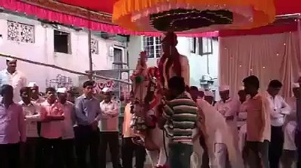 ye kiya ho giya dhuly k sath