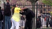 Мама против сына-погромщика. Видео из Балтимора