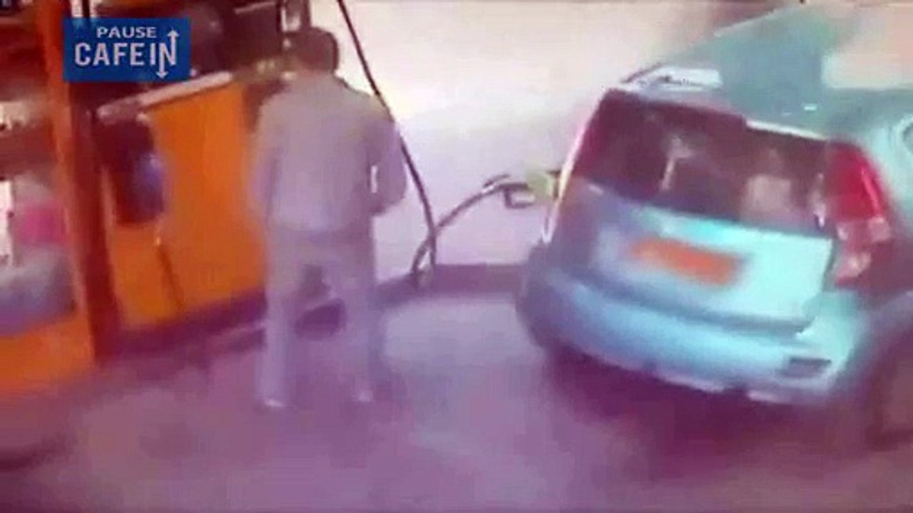 Elle met le feu à la pompe à essence car elle n'a pas été exaucée