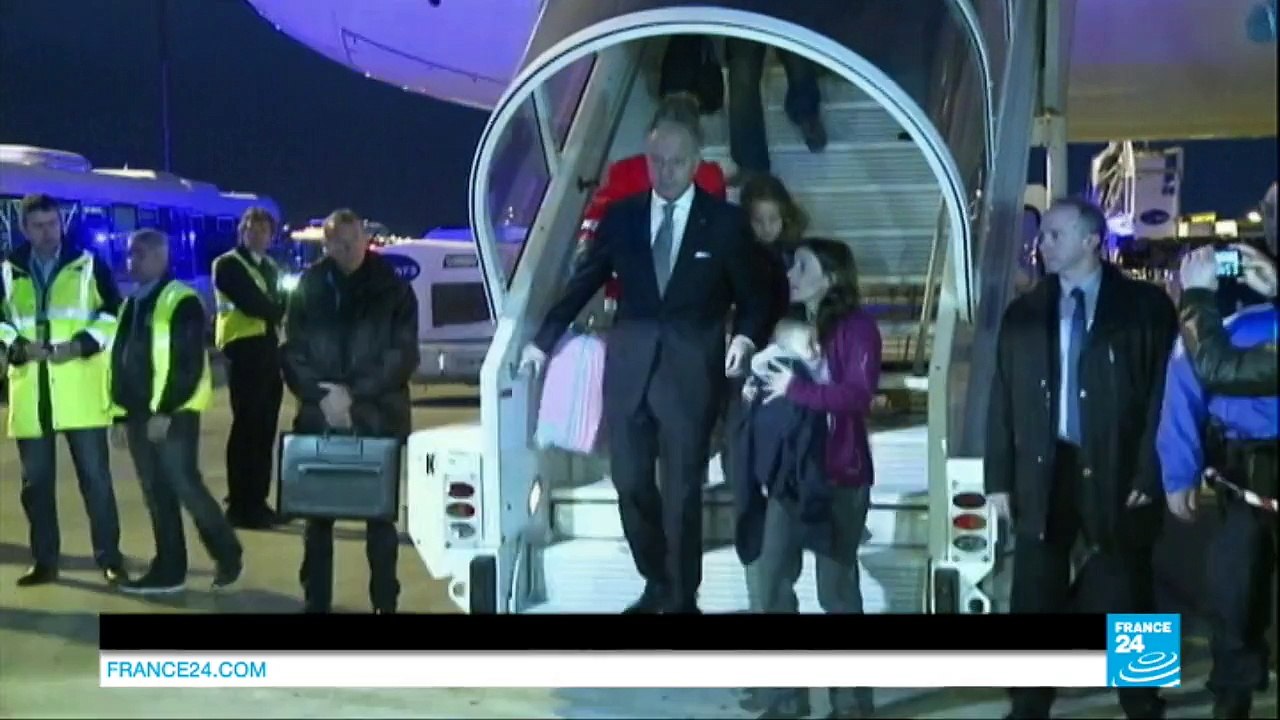 Séisme au Népal : La fin du calvaire pour 206 rescapés accueillis par Laurent Fabius