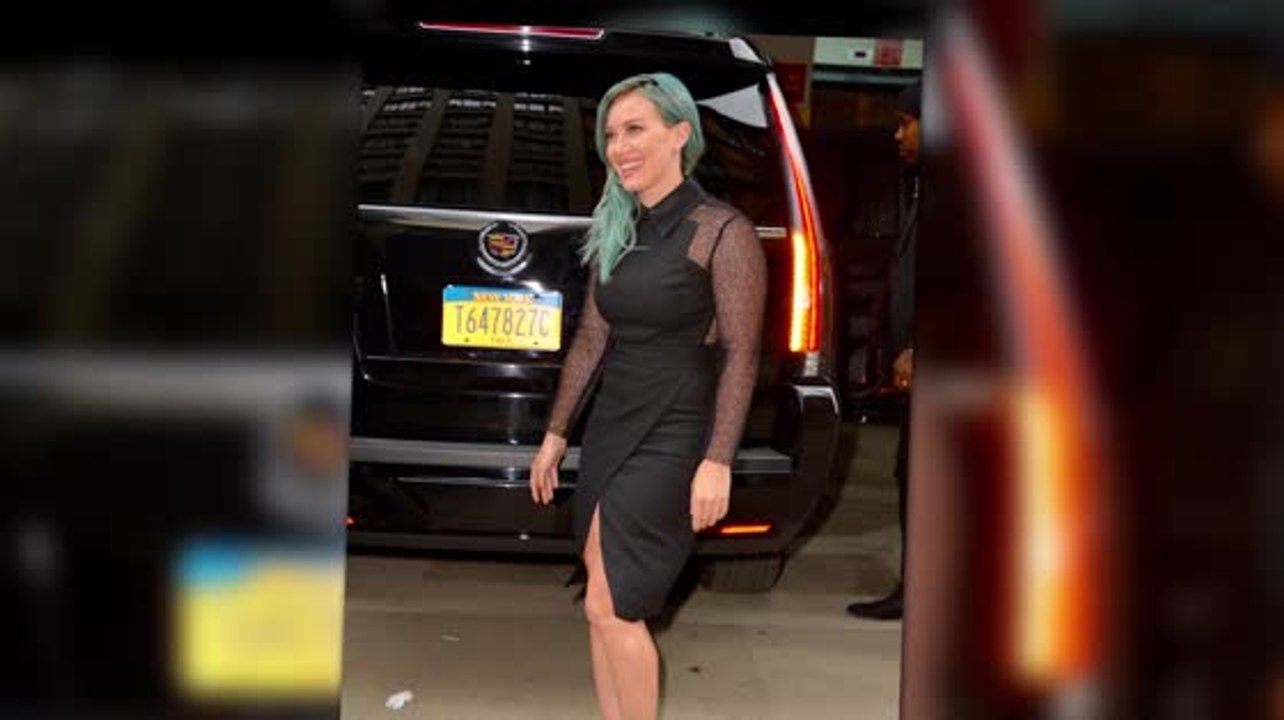 Kaley Cuoco färbt ihr haar rosa