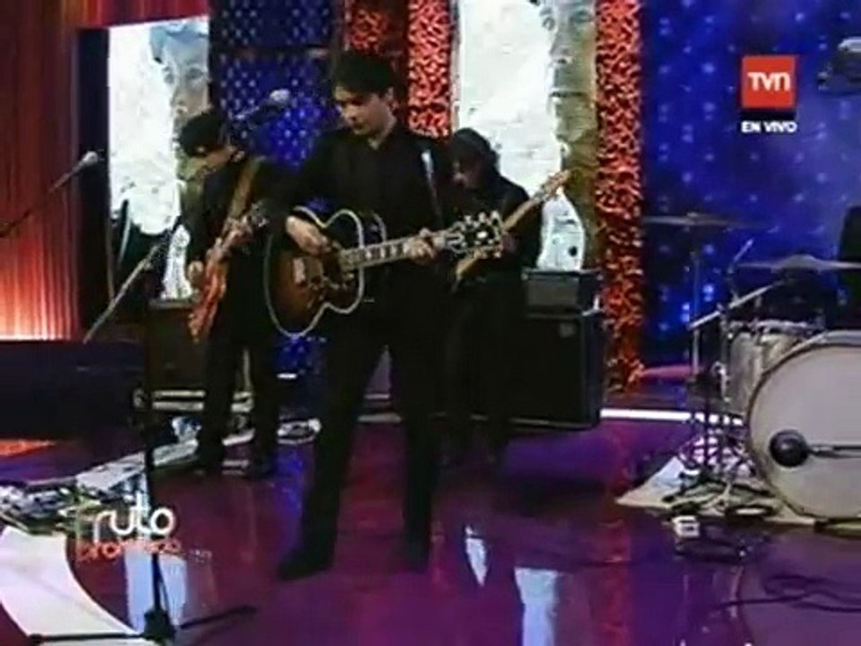 Los Bunkers interpretan "Angel para un final" en homenaje a Felipe Camiroaga - TVN 2011
