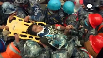 Νεπάλ: Ζωντανή η ελπίδα πέντε ημέρες μετά το χτύπημα του Εγκέλαδου