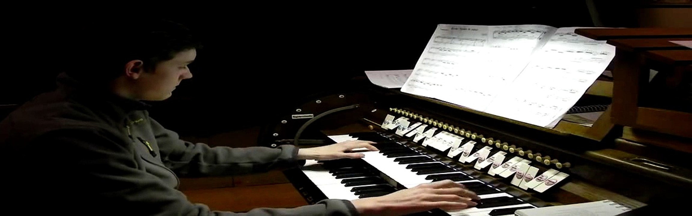 Christian an der Orgel - River Flows In You