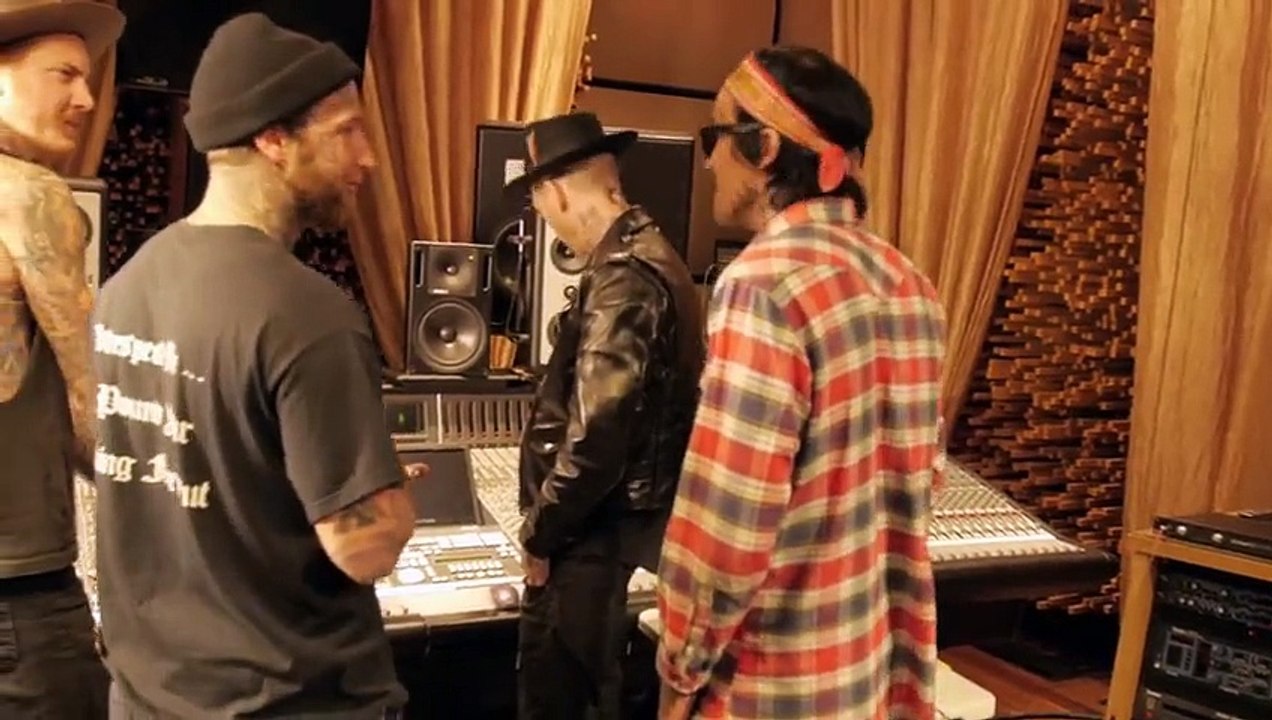 Yelawolf - Whiskey In A Bottle (Behind The Scenes)