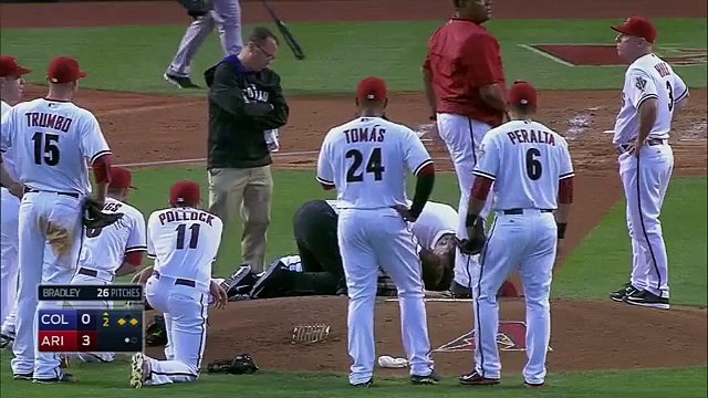 VIDEO - Baseball : Archie Bradley prend la balle à pleine vitesse dans la tête