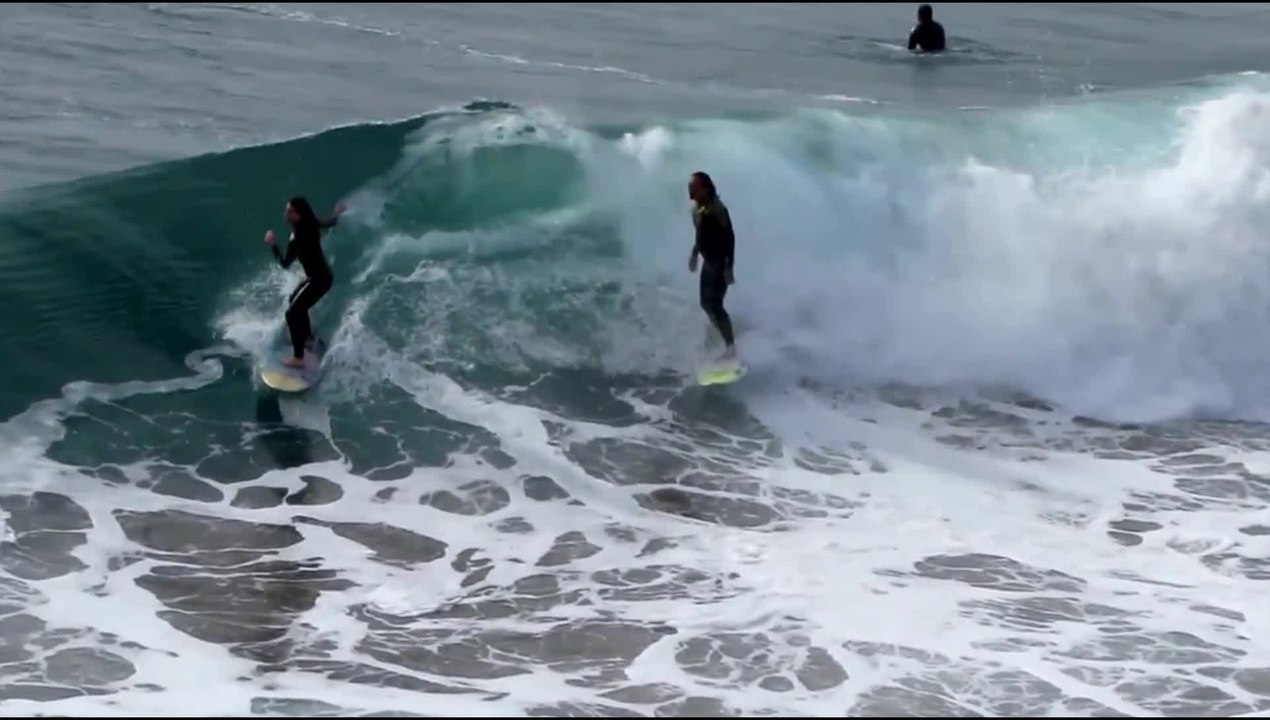 Surfers ride waves in epic slow motion video Dailymotion
