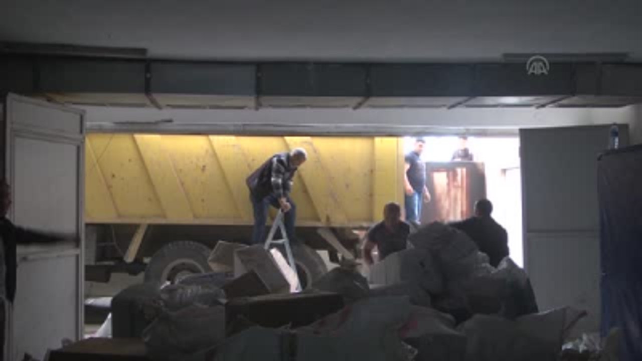 3 Kamyon Dolusu Kaçak Sigara ve Alkollü İçki Yakıldı