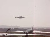 Airbus A380 performing tests : touch and go - Toulouse, France