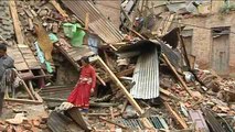 Entre ruinas, Nepal intenta sobreponerse al terremoto