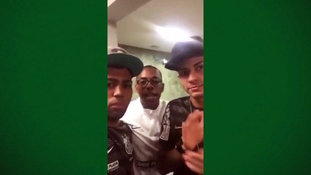 Robinho 'puxa' funk e canta que Santos vai vencer o Palmeiras