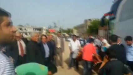 Şanlıurfa Bozova'da AK Parti Adayları Silahlarla Karşılandı