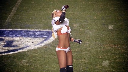 Lingerie Football League - Elue MVP de la rencontre, Alli Alberts... boit une bière