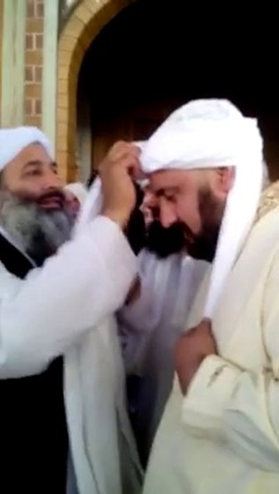 قادیانی خلیفہ مرزا مسرور کے رضاعی بھتیجے یعنی شمسُ الدین صاحب کی دستاربندی مفتی پیر حزب اللہ صاحب نے شبقدر کے موقع پر کی