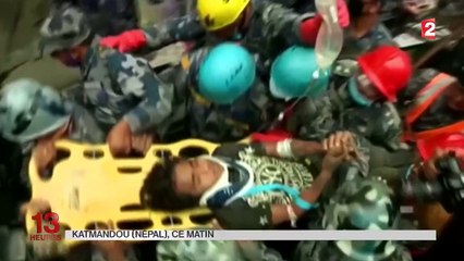 Népal : un adolescent survit cinq jours dans les décombres