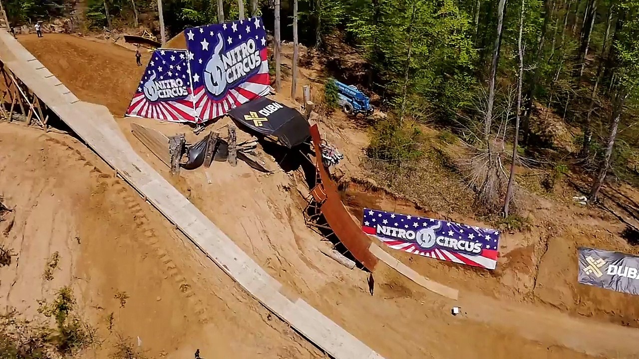 Le premier triple backflip à moto