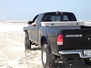 DODGE DAKOTA 4X4 OFF ROAD AT BEACH