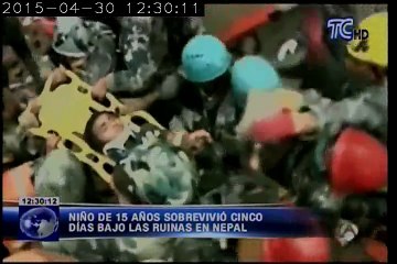 Rescatan con vida a un joven nepalí tras cinco días bajo los escombros