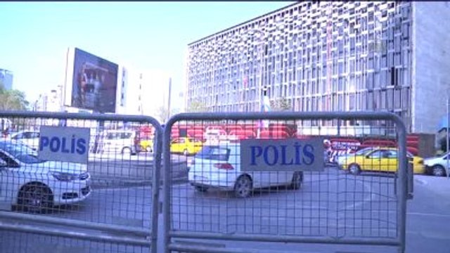 Taksim Meydanı ve Çevresi Bariyerlerle Kapatıldı