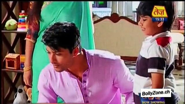 Mummy-Papa Ko Ved Ka Surprise!! - Diya Aur Baati Hum - 30th April 2015