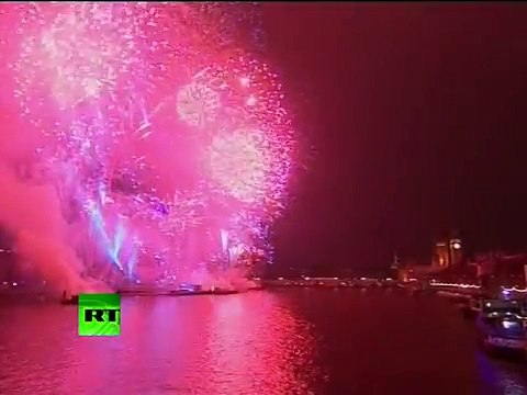 Big Ben Bang: Video of London 2011 New Year fireworks over Thames