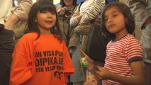 La petite Dipika et ses parents adoptifs rapatriés du Népal