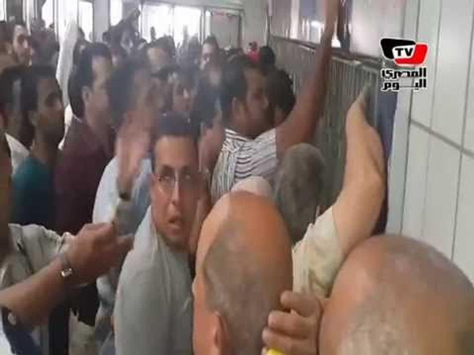 مواطنون يطالبون باسترداد ثمن التذكرة بسبب تعطل...