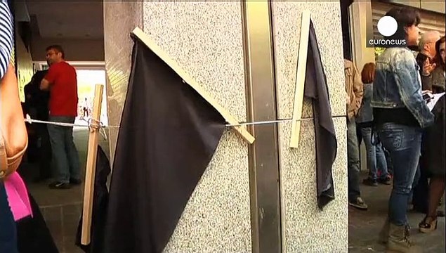 Greek Finance Minister Yanis Varoufakis 'attacked' by protesters in Athens restaurant