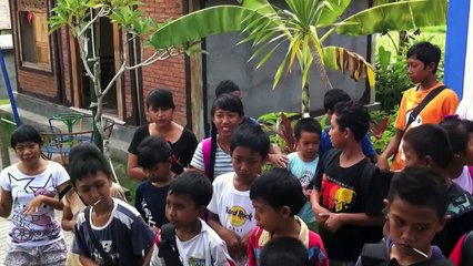 Volunteering abroad Bali Indonesia - Volunteer Programs Bali teaching children english