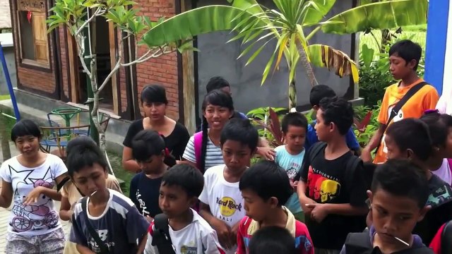 Volunteering abroad Bali Indonesia - Volunteer Programs Bali teaching children english