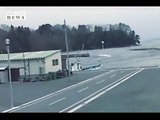 earthquake in japan 2011:new fireman trying to escape the tsunami footage 2011 x 1