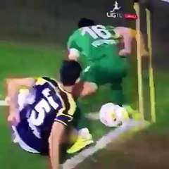 Faul çalmak için daha neyi bekliyor acaba ŞEREFLİ TÜRK HAKEMİ