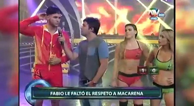 Combate: Fabio Agostini pierde los papeles y agrede a Macarena