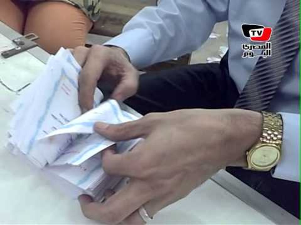 متابعة فرز أصوات الناخبين في لجنة مدرسة السادات بالزقازيق