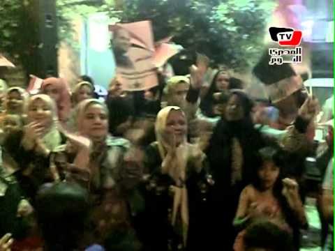 احتفالات ورقص أمام لجنة مدرسة السادات للبنات بالزقازيق